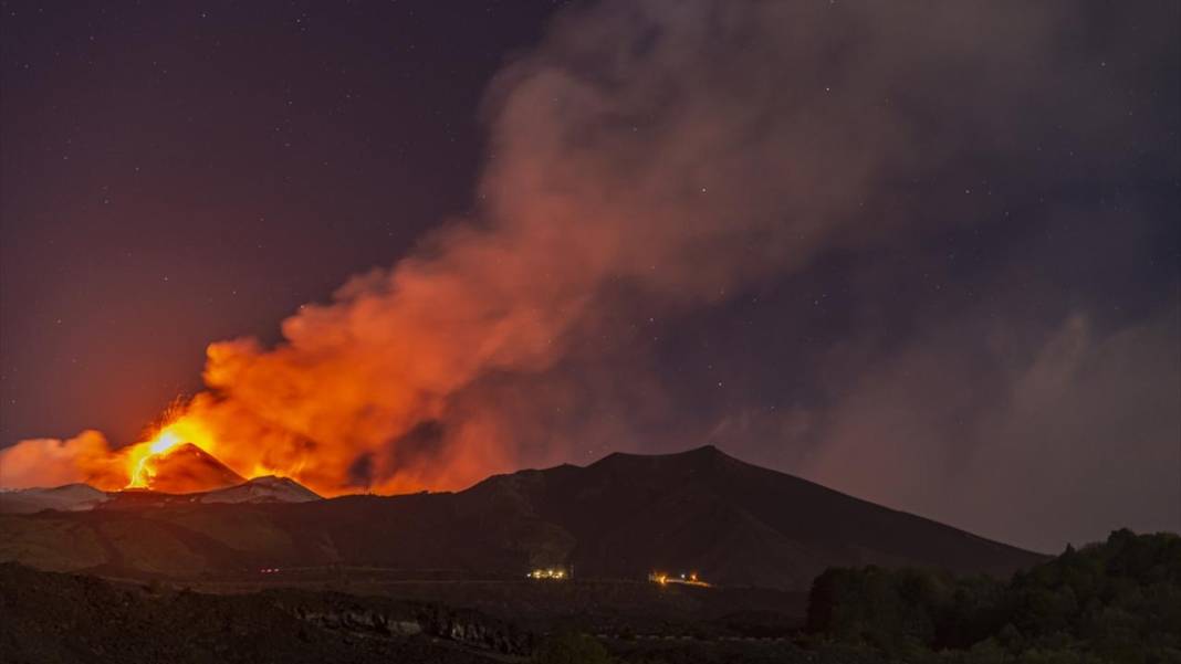 İtalya'daki Etna Yanardağı’nın volkanik faaliyeti devam ediyor 12