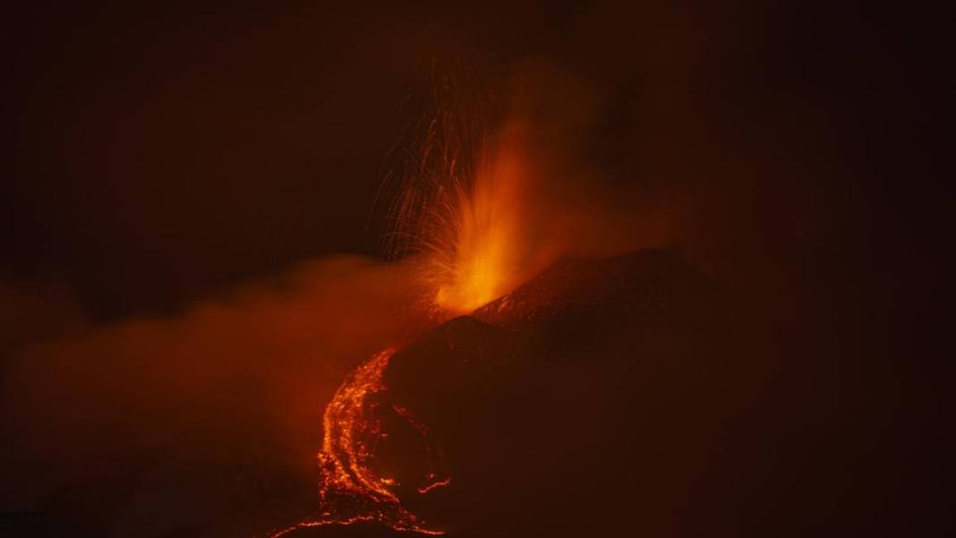 İtalya'daki Etna Yanardağı’nın volkanik faaliyeti devam ediyor 14