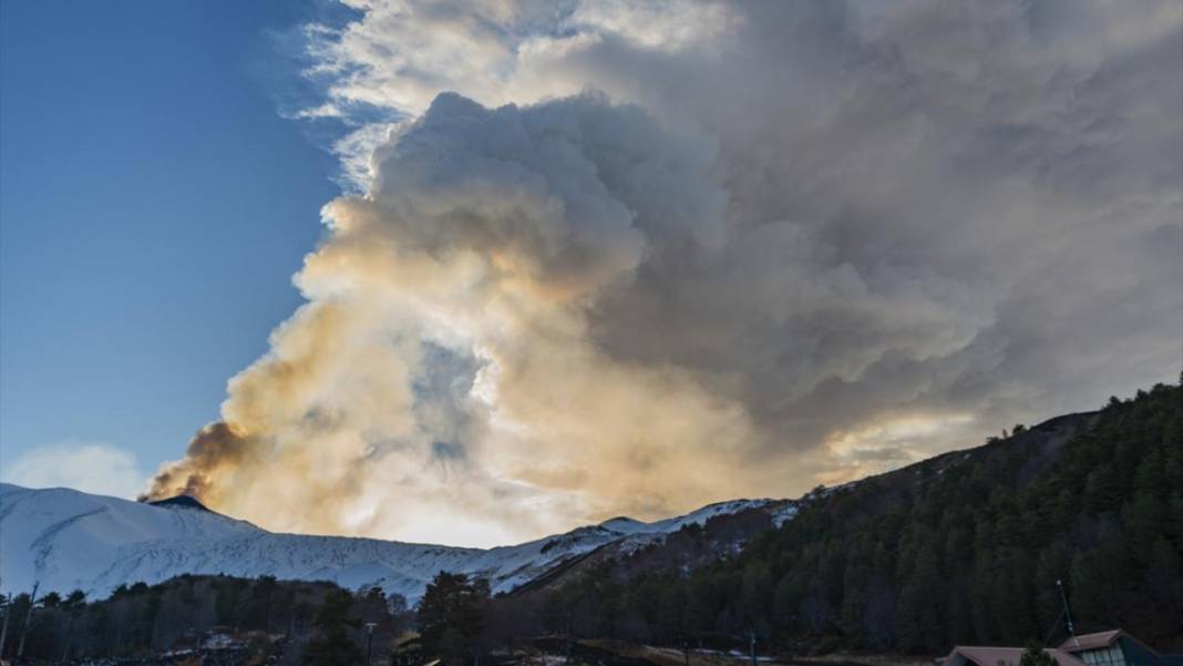 İtalya'daki Etna Yanardağı’nın volkanik faaliyeti devam ediyor 3