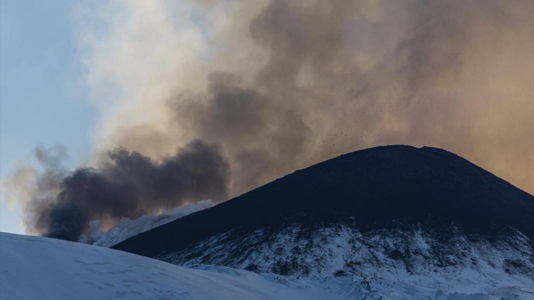 İtalya'daki Etna Yanardağı’nın volkanik faaliyeti devam ediyor 4
