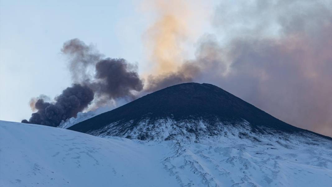 İtalya'daki Etna Yanardağı’nın volkanik faaliyeti devam ediyor 5