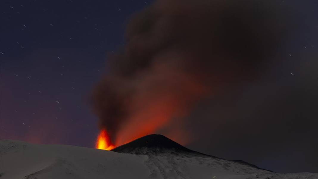 İtalya'daki Etna Yanardağı’nın volkanik faaliyeti devam ediyor 6