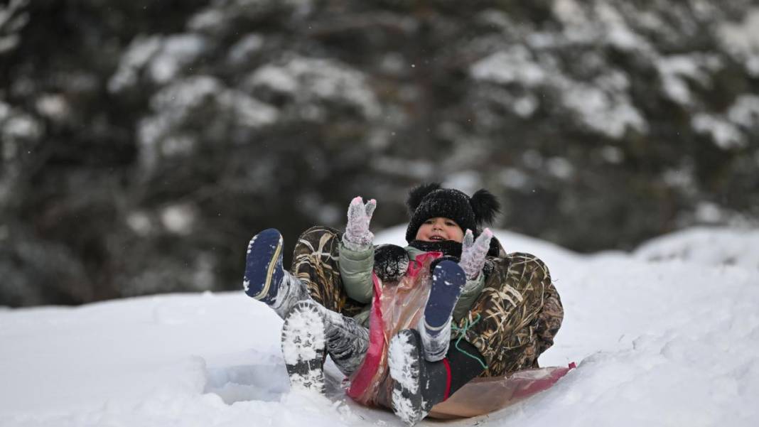 Çocukların beyaz rahmet kar sevinci 1