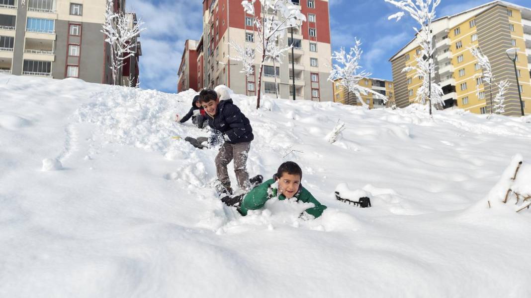 Çocukların beyaz rahmet kar sevinci 2
