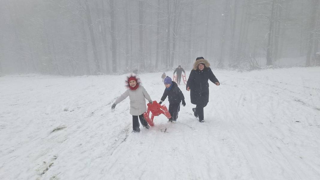 Çocukların beyaz rahmet kar sevinci 4