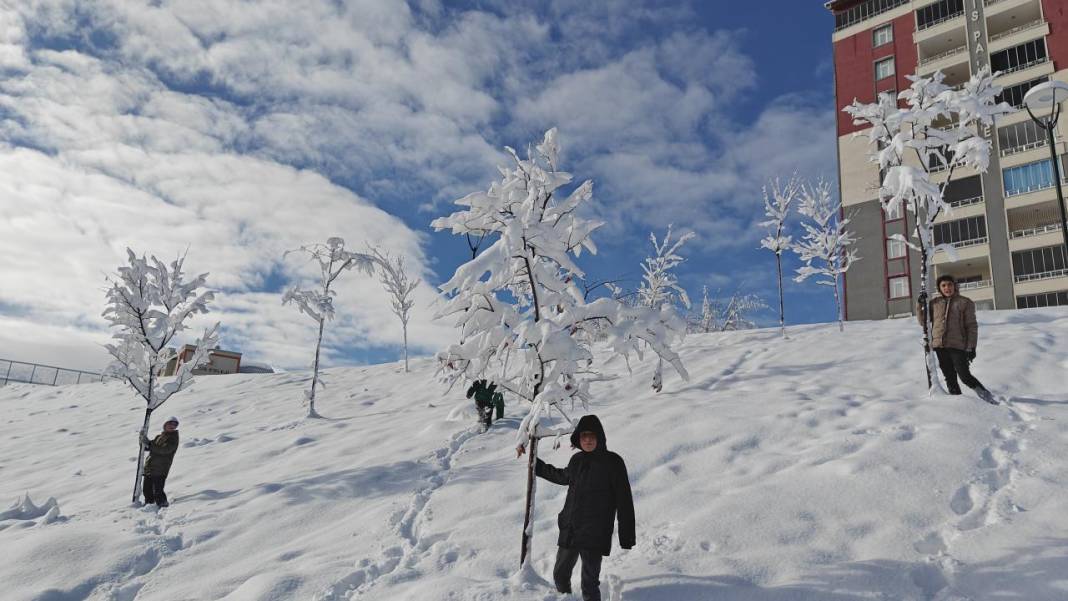 Çocukların beyaz rahmet kar sevinci 5