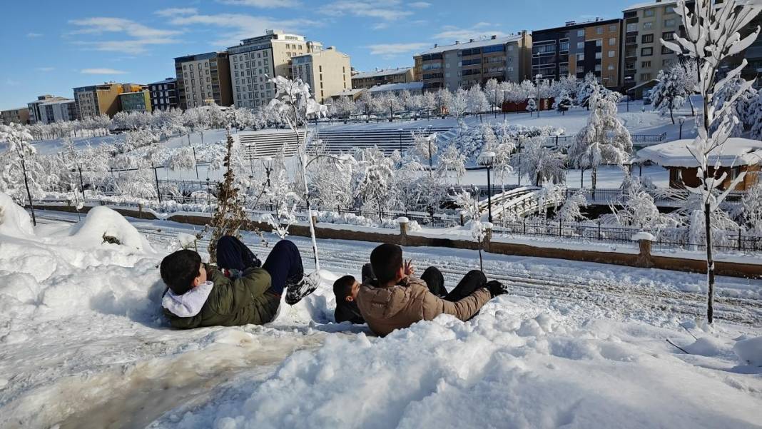 Çocukların beyaz rahmet kar sevinci 6