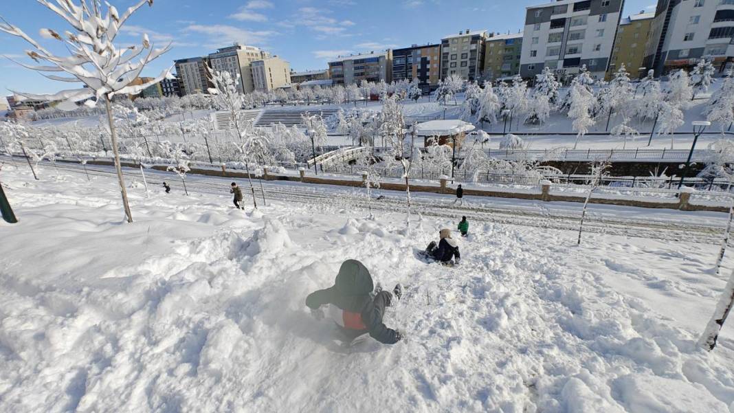 Çocukların beyaz rahmet kar sevinci 7