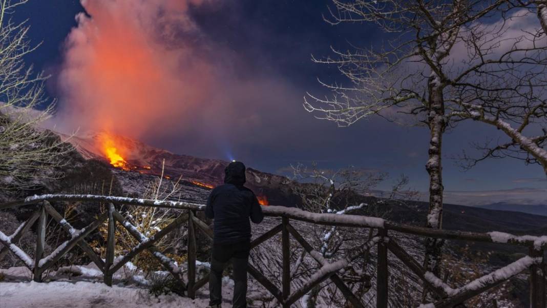 Etna Yanardağı'nda volkanik hareketlilik sürüyor 11