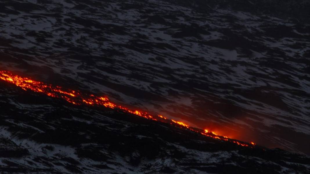 Etna Yanardağı'nda volkanik hareketlilik sürüyor 8