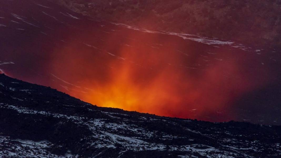 Etna Yanardağı'nda volkanik hareketlilik sürüyor 9