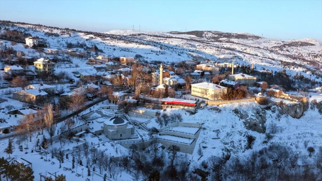 Beyaz rahmet, 4 bin 500 yıllık Harput Kalesi'ne çok yakıştı 11