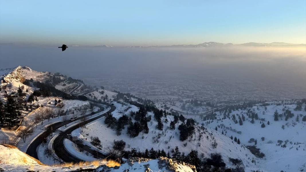 Beyaz rahmet, 4 bin 500 yıllık Harput Kalesi'ne çok yakıştı 12