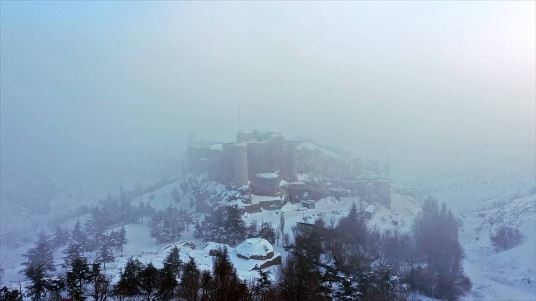 Beyaz rahmet, 4 bin 500 yıllık Harput Kalesi'ne çok yakıştı 14