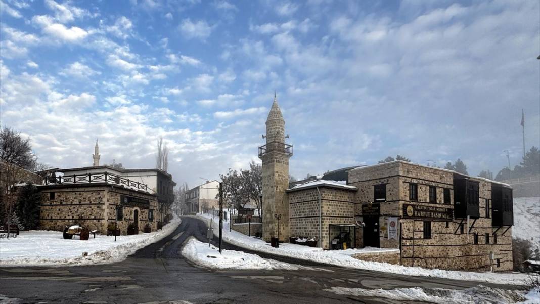 Beyaz rahmet, 4 bin 500 yıllık Harput Kalesi'ne çok yakıştı 15