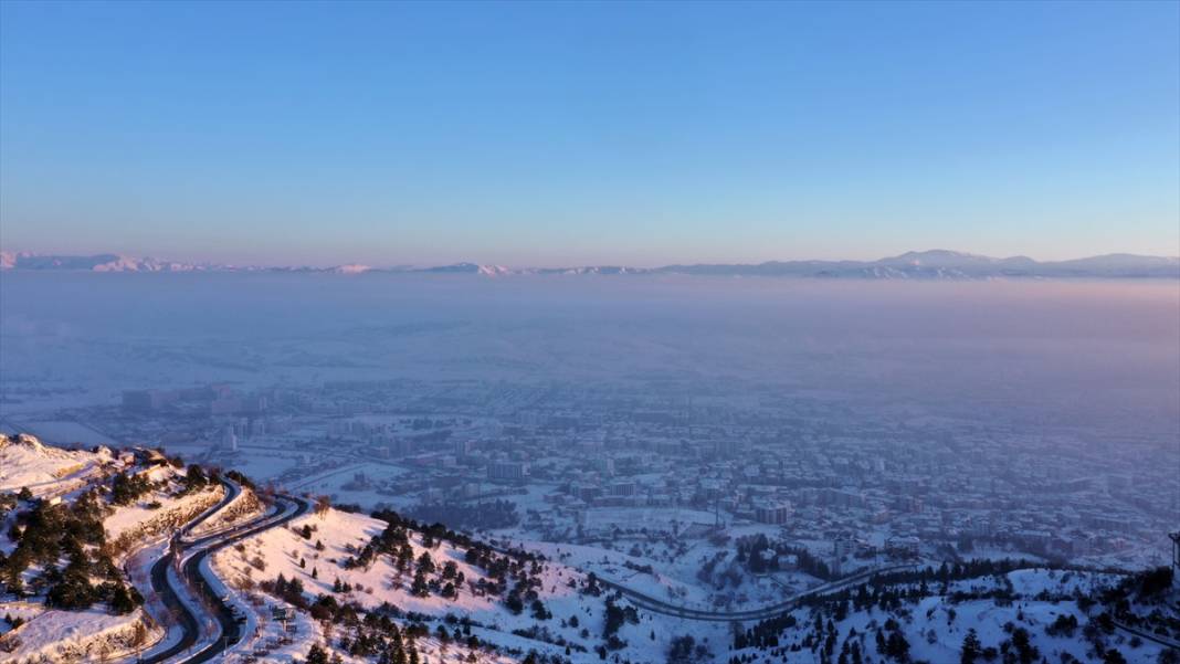 Beyaz rahmet, 4 bin 500 yıllık Harput Kalesi'ne çok yakıştı 16