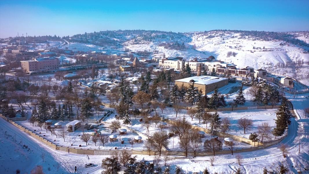 Beyaz rahmet, 4 bin 500 yıllık Harput Kalesi'ne çok yakıştı 6