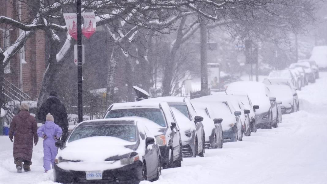 Kanada, kar fırtınasına yakalandı 11