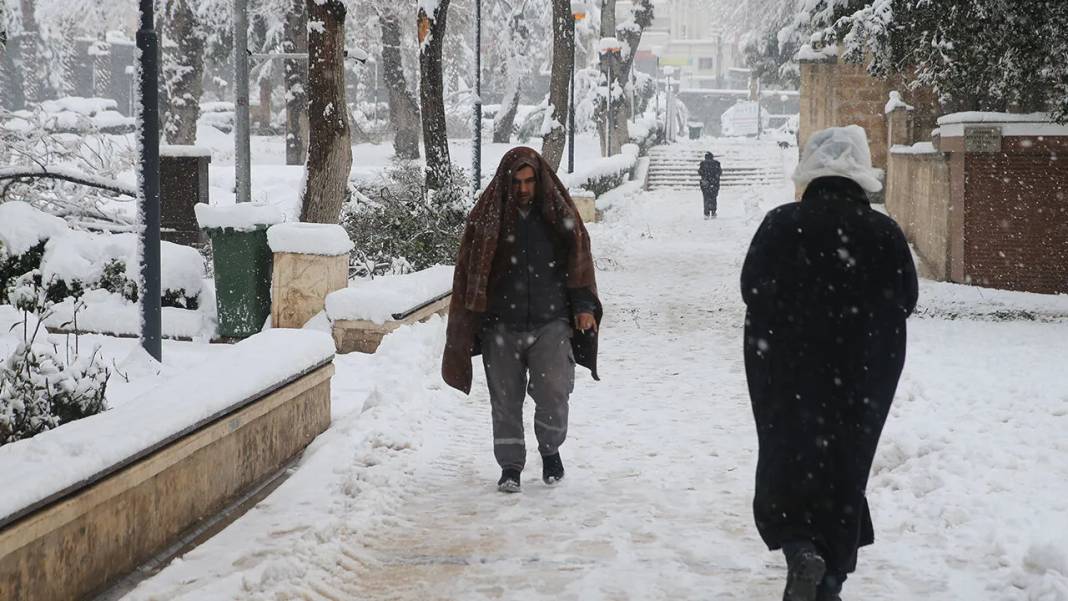 Balıklıgöl’de nadir görülen, 'beyaz rahmet kar' manzaraları 13