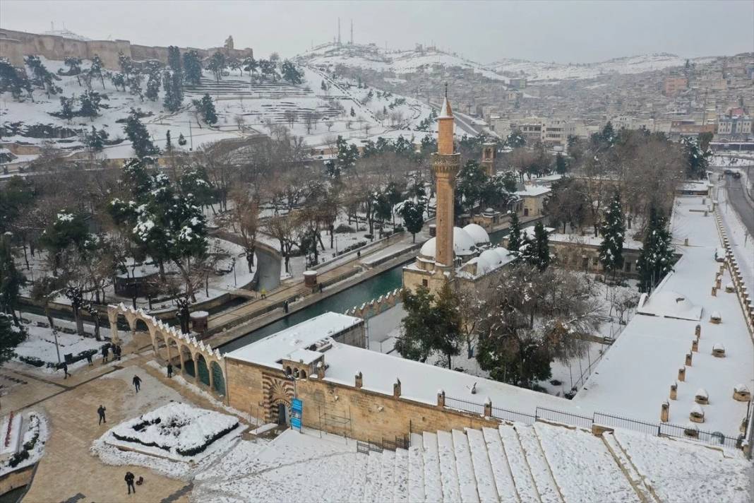 Balıklıgöl’de nadir görülen, 'beyaz rahmet kar' manzaraları 15