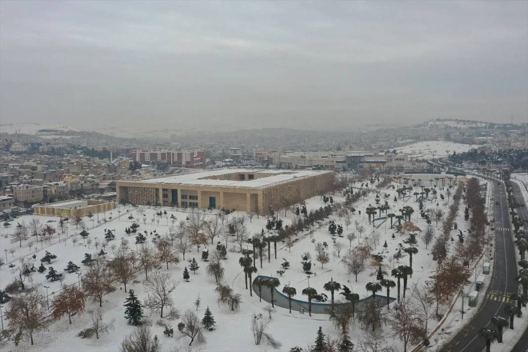 Balıklıgöl’de nadir görülen, 'beyaz rahmet kar' manzaraları 21