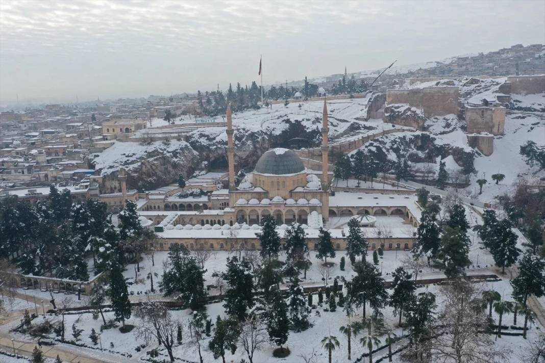 Balıklıgöl’de nadir görülen, 'beyaz rahmet kar' manzaraları 23