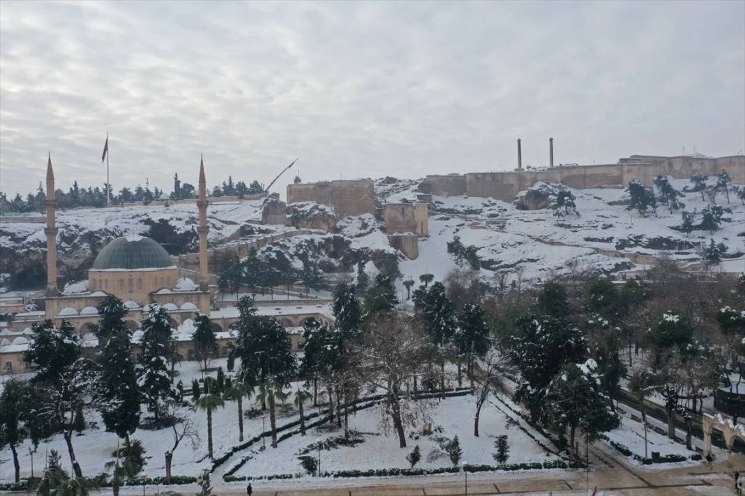 Balıklıgöl’de nadir görülen, 'beyaz rahmet kar' manzaraları 25