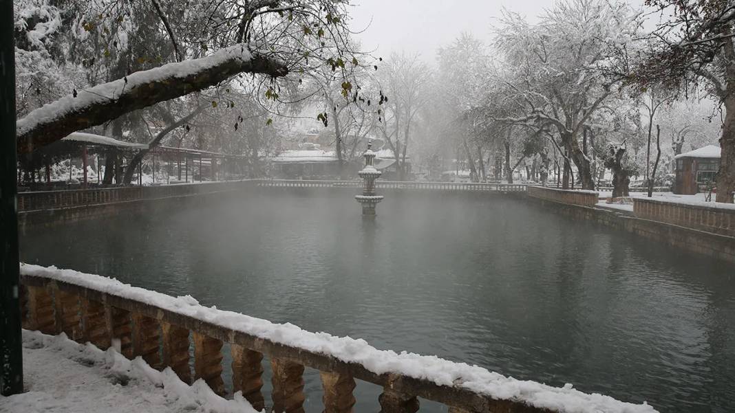 Balıklıgöl’de nadir görülen, 'beyaz rahmet kar' manzaraları 4