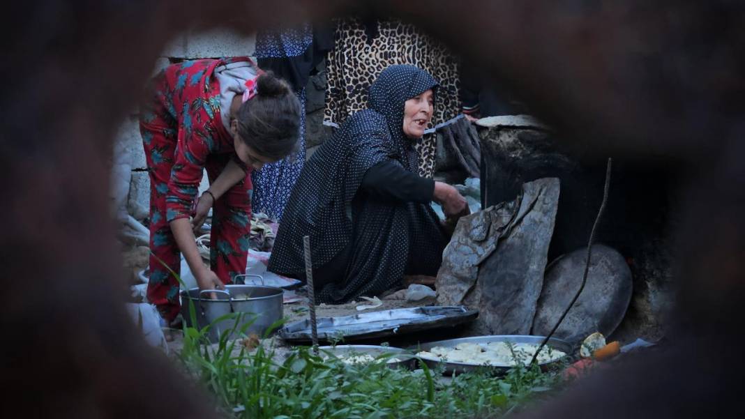 Han Yunus’ta yerinden edilen Filistinli çocuklar 1