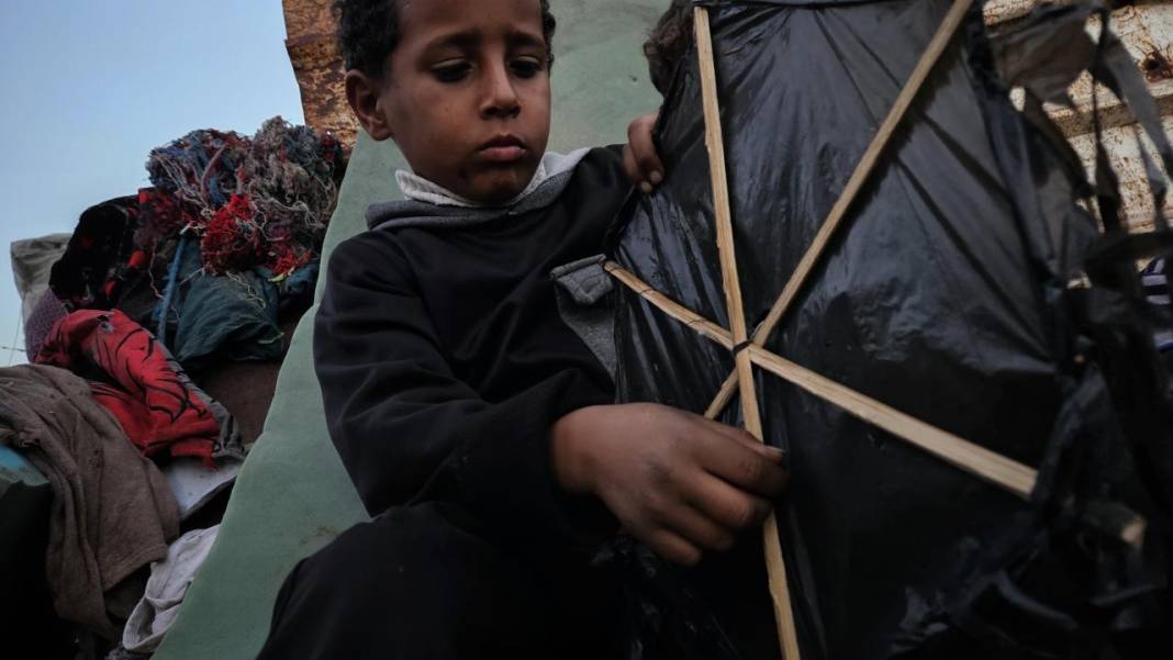 Han Yunus’ta yerinden edilen Filistinli çocuklar 13