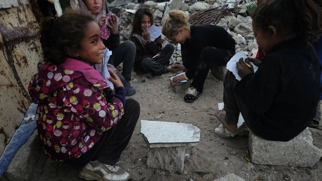 Han Yunus’ta yerinden edilen Filistinli çocuklar 16