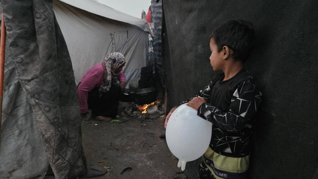 Han Yunus’ta yerinden edilen Filistinli çocuklar 18