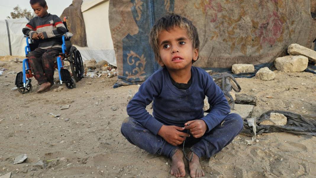 Han Yunus’ta yerinden edilen Filistinli çocuklar 3