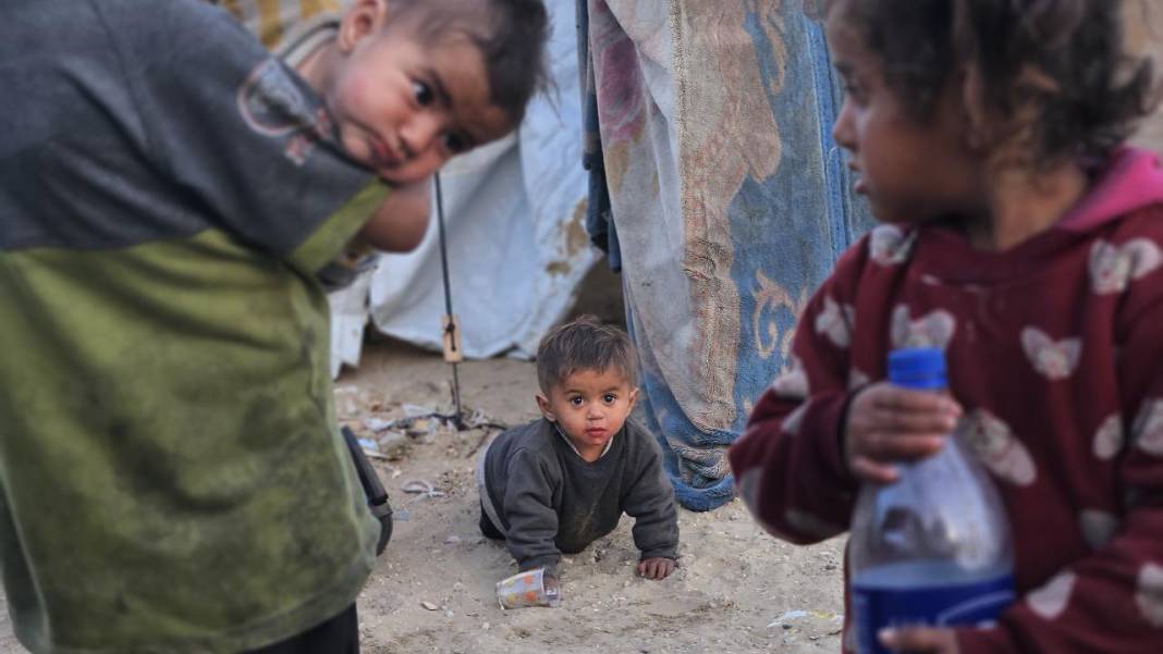 Han Yunus’ta yerinden edilen Filistinli çocuklar 4