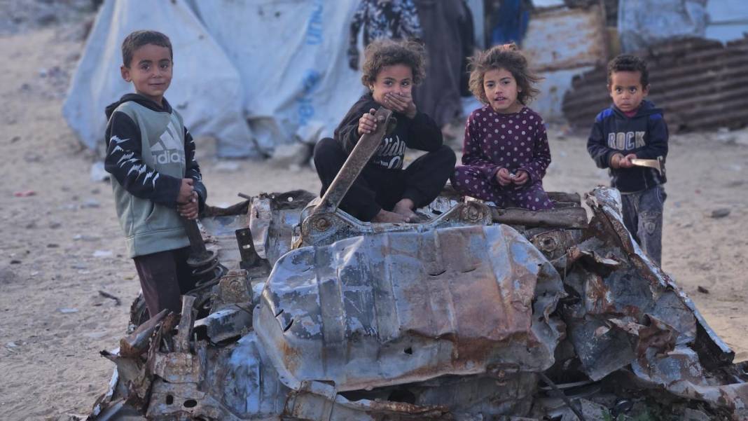 Han Yunus’ta yerinden edilen Filistinli çocuklar 5