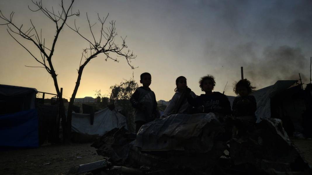 Han Yunus’ta yerinden edilen Filistinli çocuklar 6