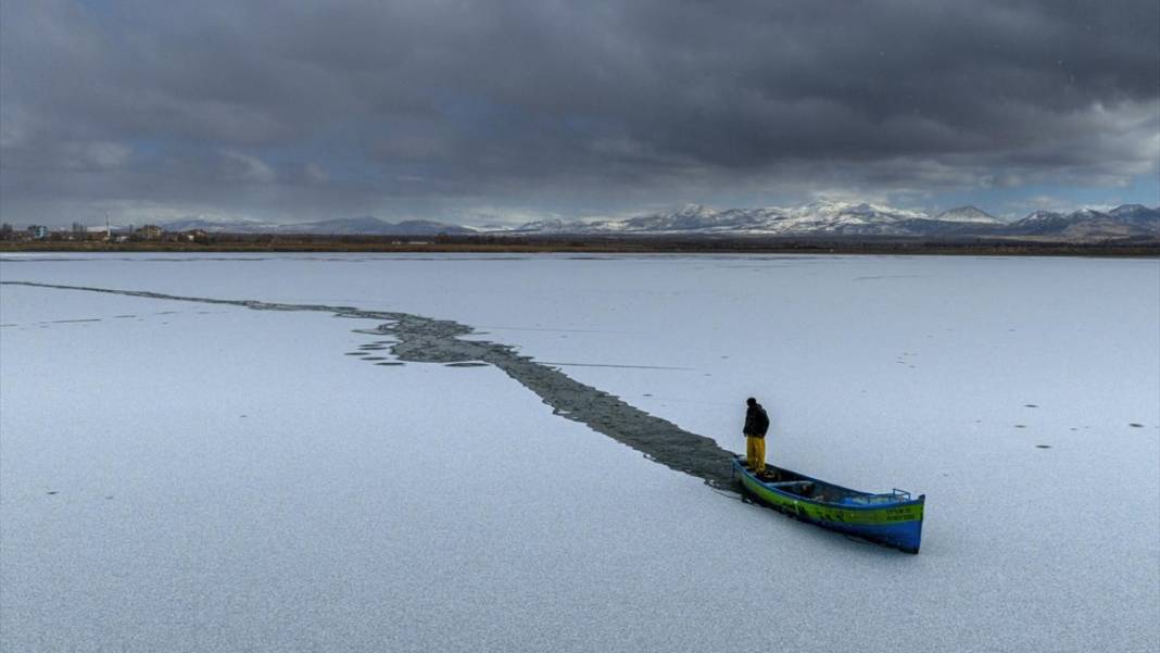 Beyşehir Gölü buzla kaplandı 1
