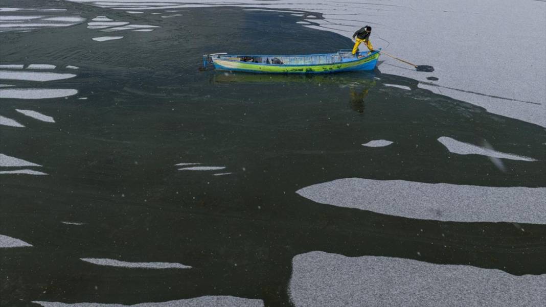 Beyşehir Gölü buzla kaplandı 11
