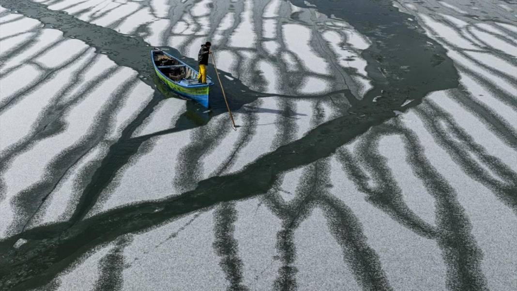 Beyşehir Gölü buzla kaplandı 9