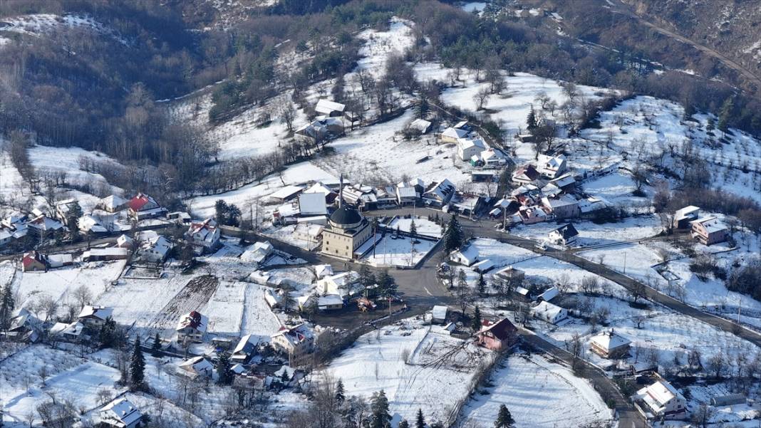 Bolu ve Düzce'nin yüksek kesimlerinde kar güzelliği 2