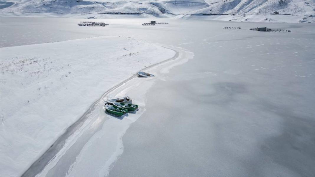Buz tutan Zernek Barajı görüntülendi 2