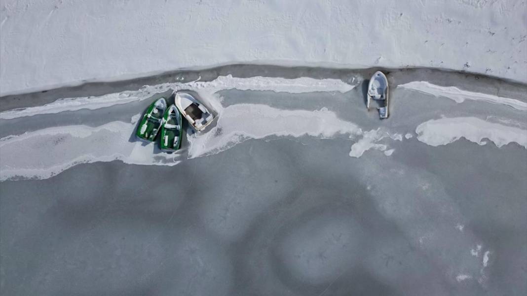 Buz tutan Zernek Barajı görüntülendi 3