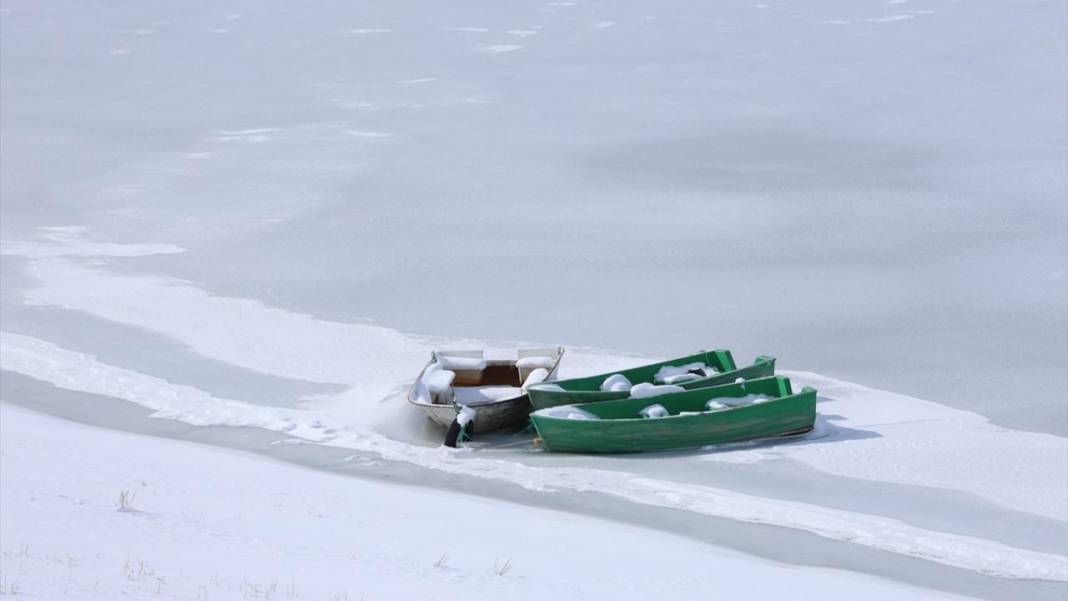 Buz tutan Zernek Barajı görüntülendi 6