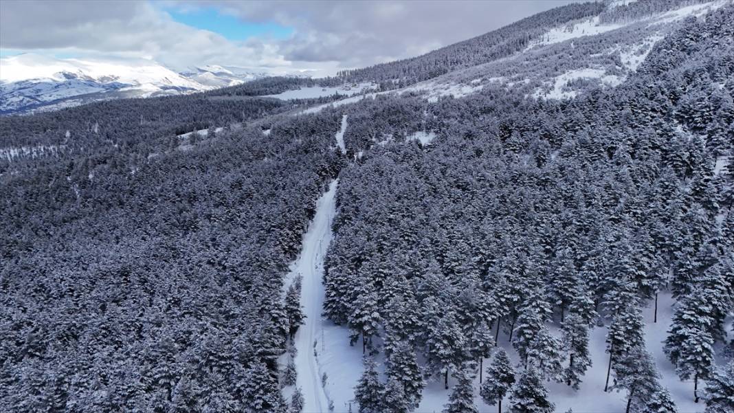 Keyfalan Yaylası beyaz rahmet karla kaplandı 1