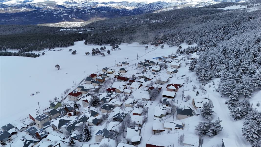 Keyfalan Yaylası beyaz rahmet karla kaplandı 8