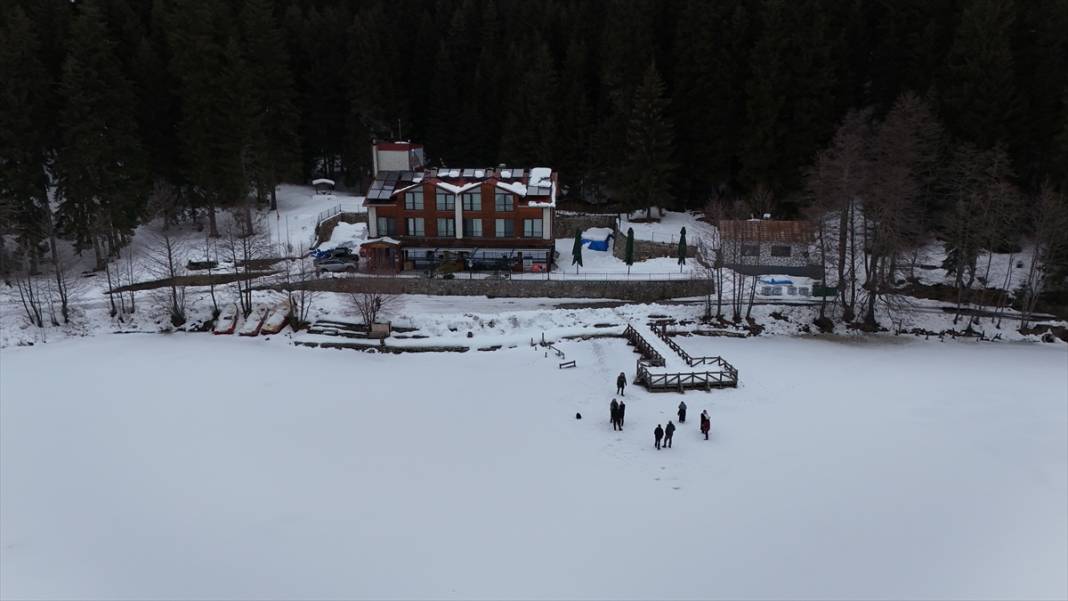Şavşat'ın Karagöl'ü buz tuttu 7