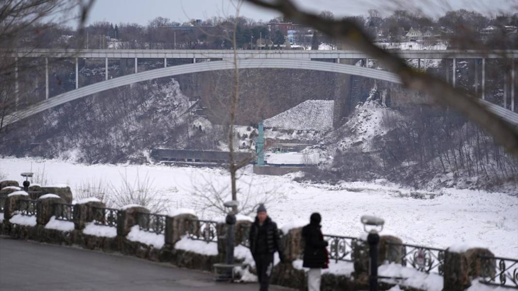 Niagara Şelalesi kısmen dondu 15