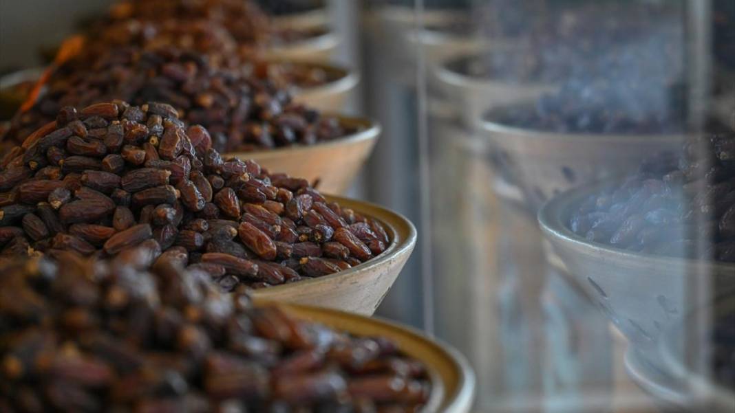 Ramazan ayının gözdesi hurma tezgahlardaki yerini aldı 2