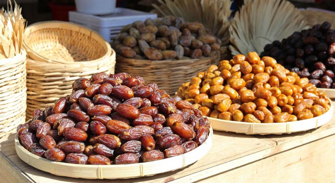 Ramazan ayının gözdesi hurma tezgahlardaki yerini aldı 5