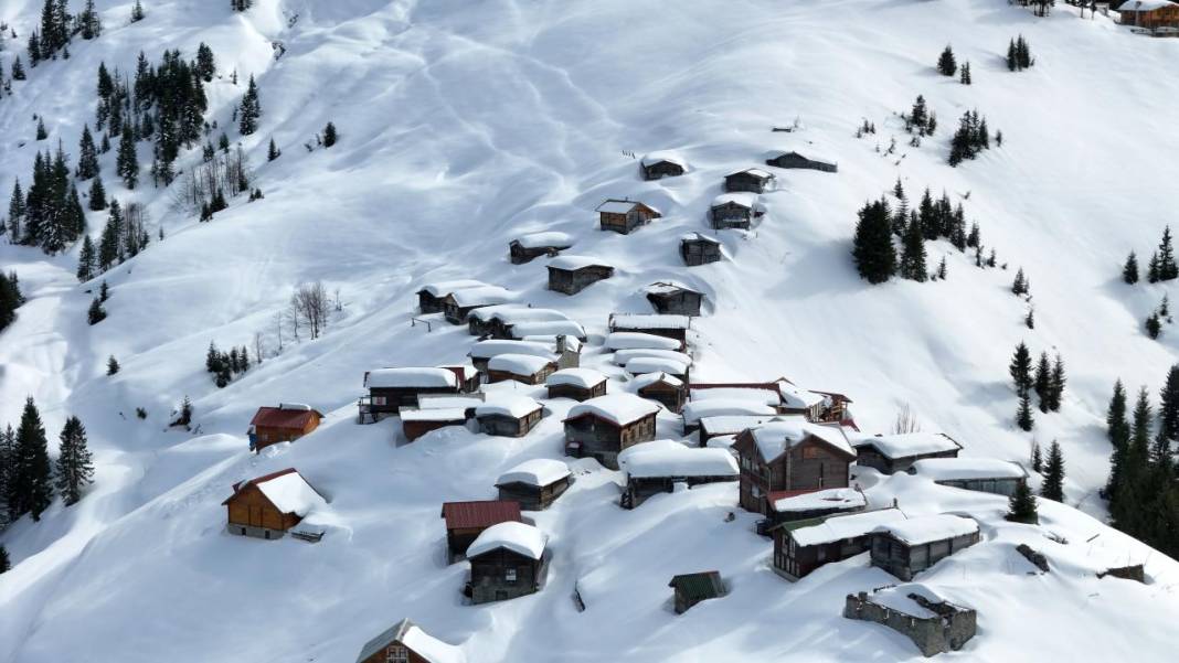 Rize'de Kaçkar Dağları ve yaylalardaki kar manzarası 3